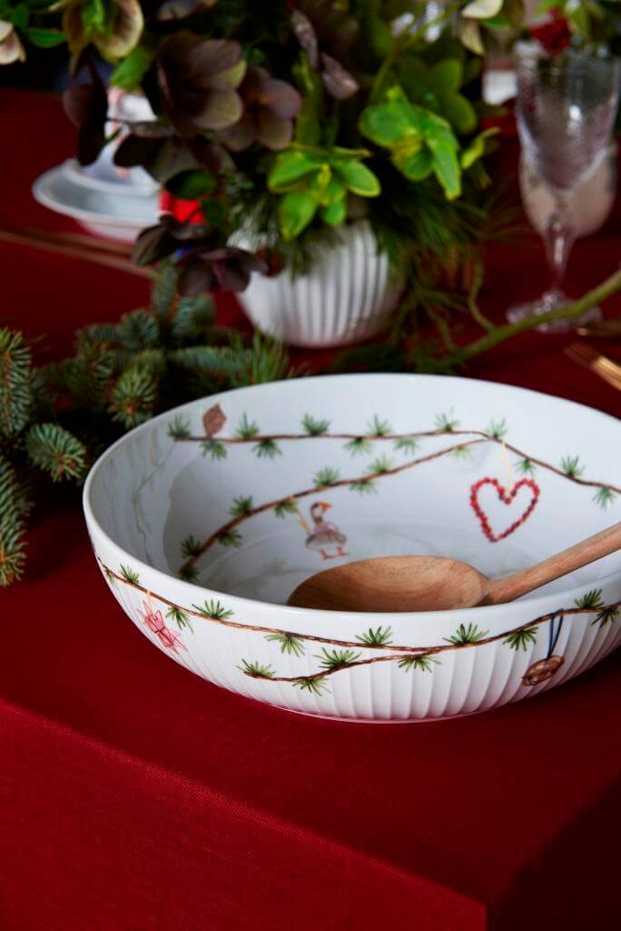 Esstisch festlich zu Weihnachten gedeckt