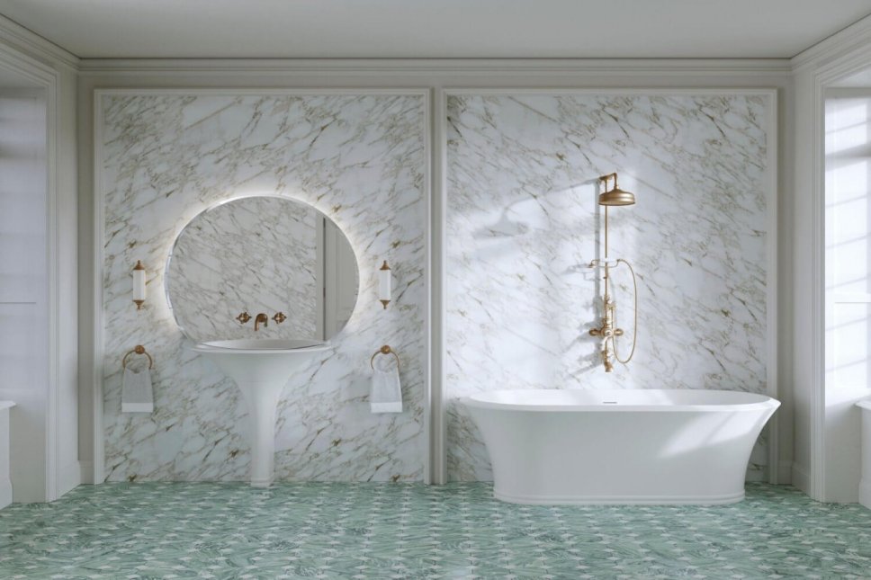 Freistehende Badewanne in luxuriösem Badezimmer