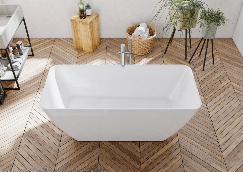 Freistehende Badewanne in luxuriösem Badezimmer