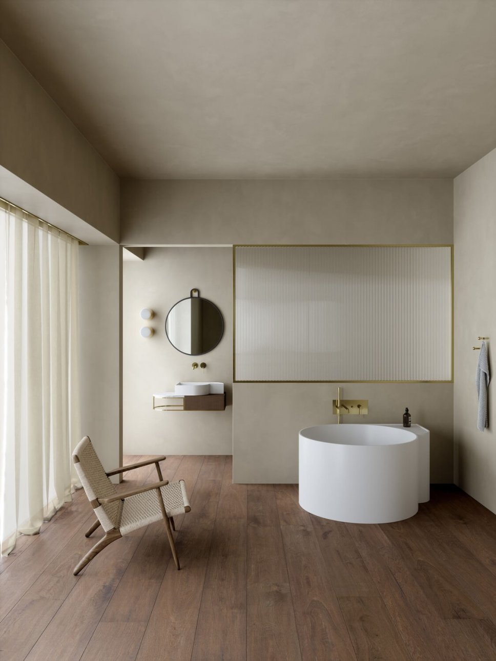 Freistehende Badewanne in luxuriösem Badezimmer