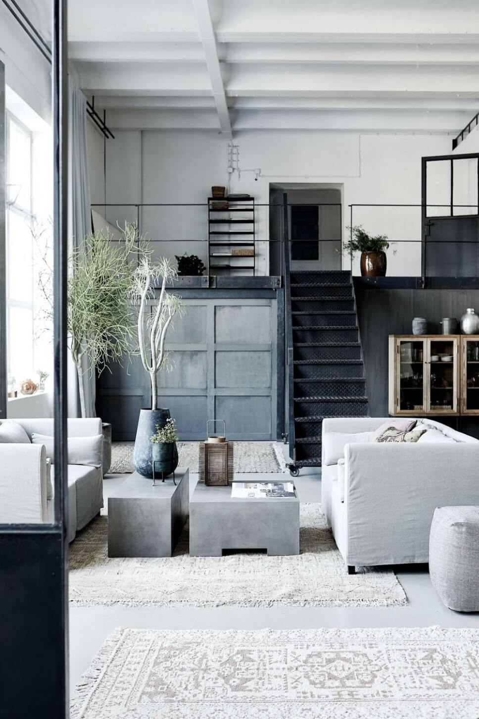 Sofas und Coffeetable im Industrieloft