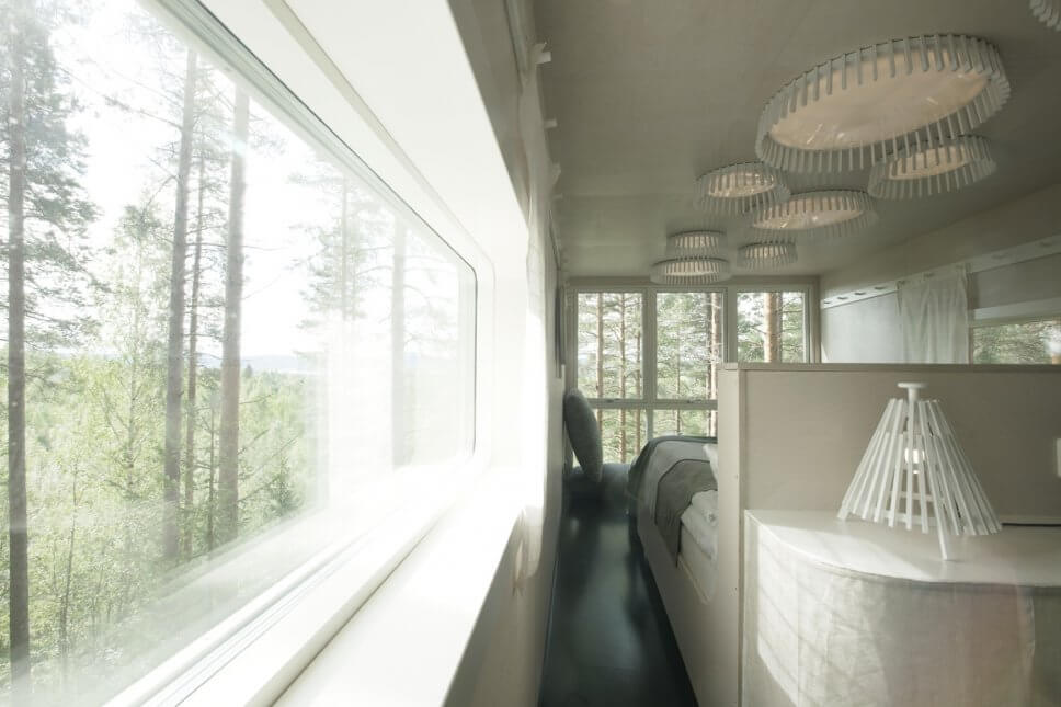 Schlafzimmer in einem geräumigen Baumhaus