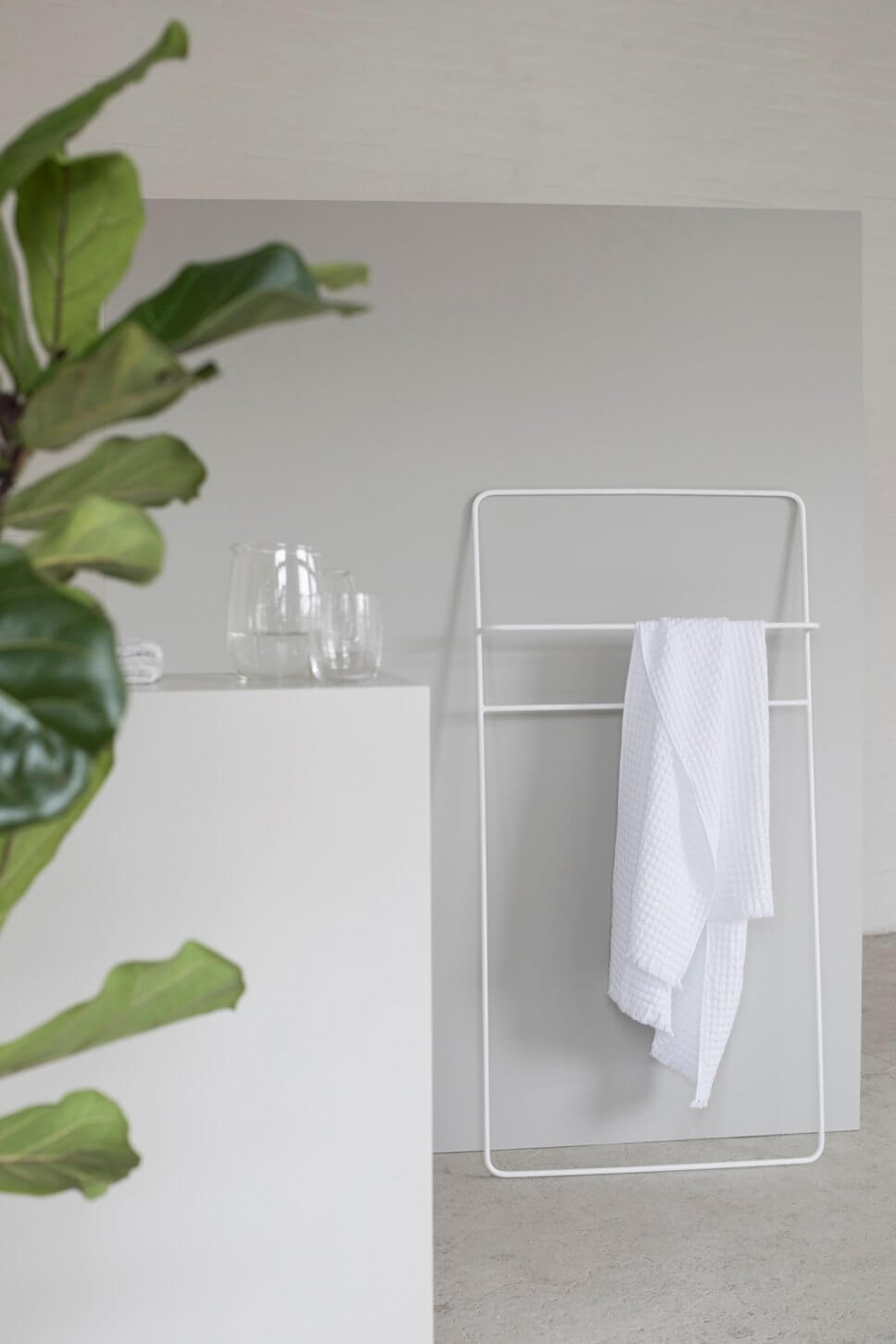 Handtuchhalter in modernem Badezimmer