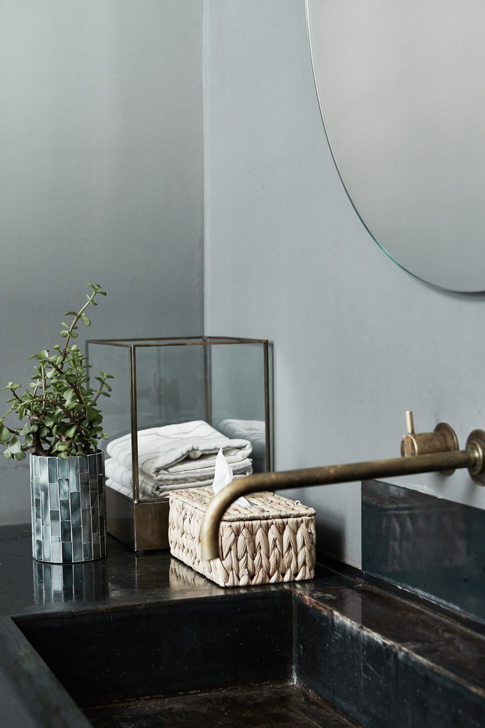 Kosmetiktücherbox in modernem Badezimmer