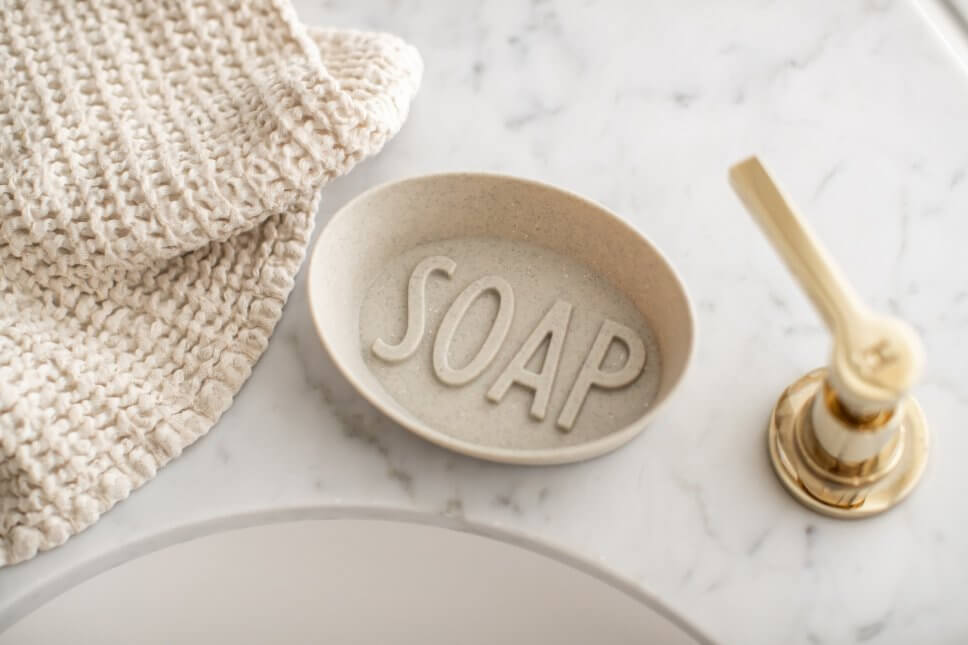 Seifenschale in modernem Badezimmer