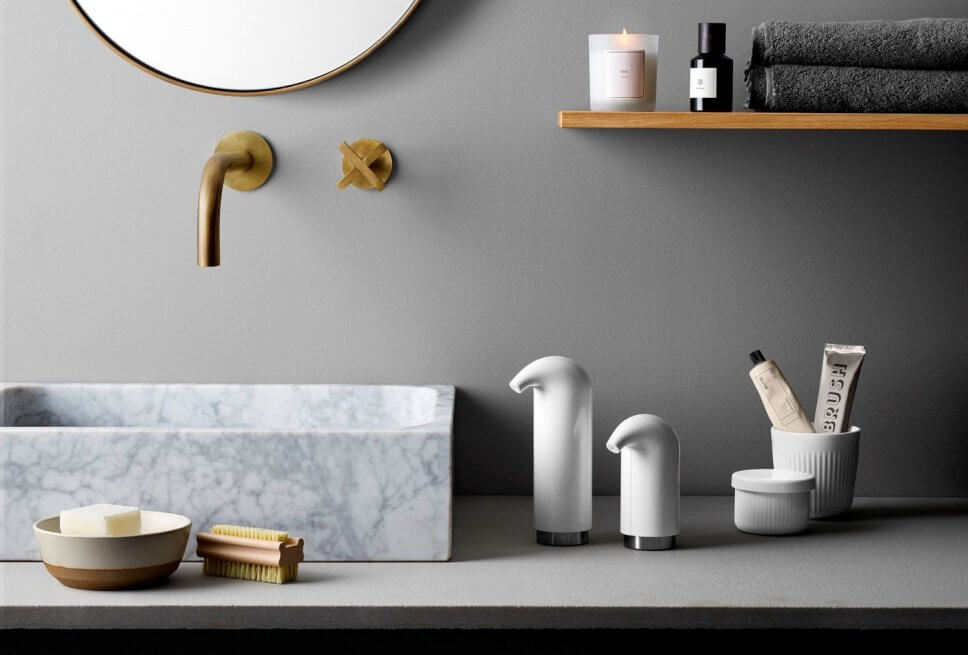 Seifenspender in modernem Badezimmer