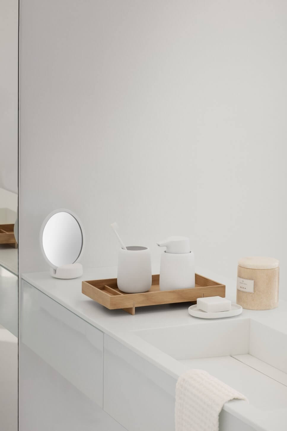 Seifenspender in modernem Badezimmer