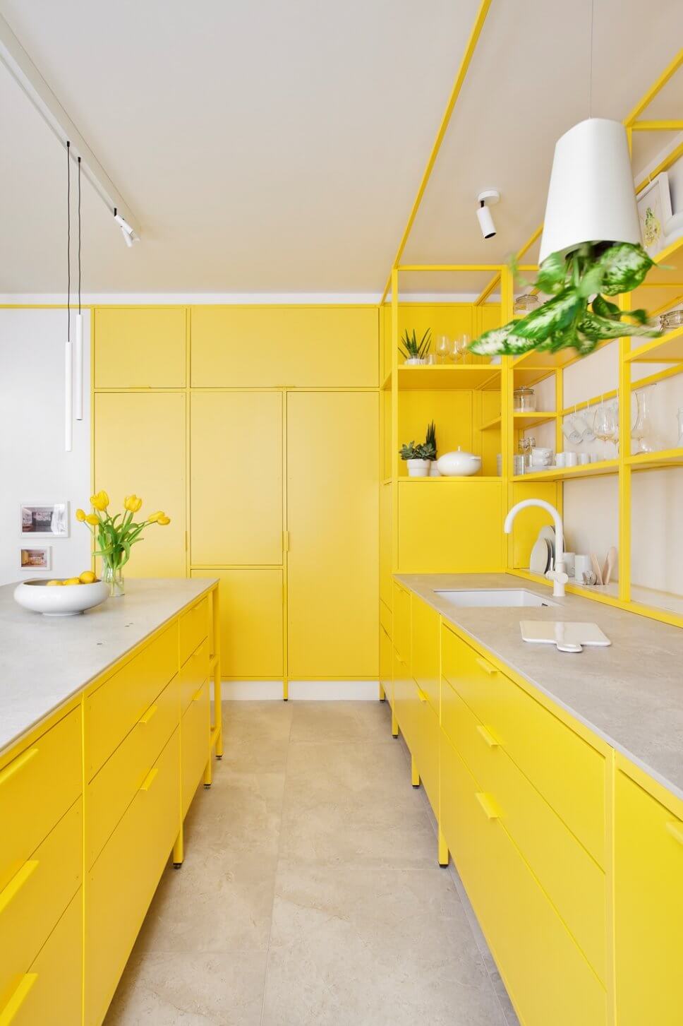 Sonnengelbe offene Modul-Küche mit weißer Keramik-Arbeitsplatte