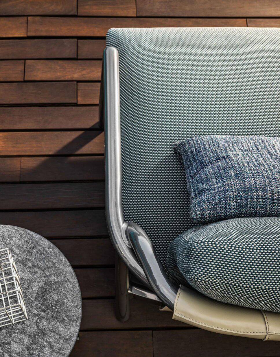 Detail eines modernen Gartensofas