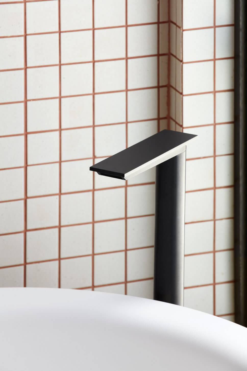 Modern eingerichtetes Badezimmer