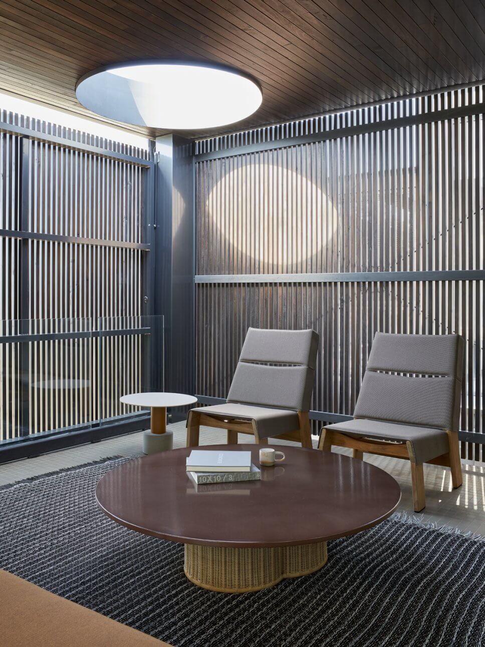 Modern eingerichtetes Wohnzimmer