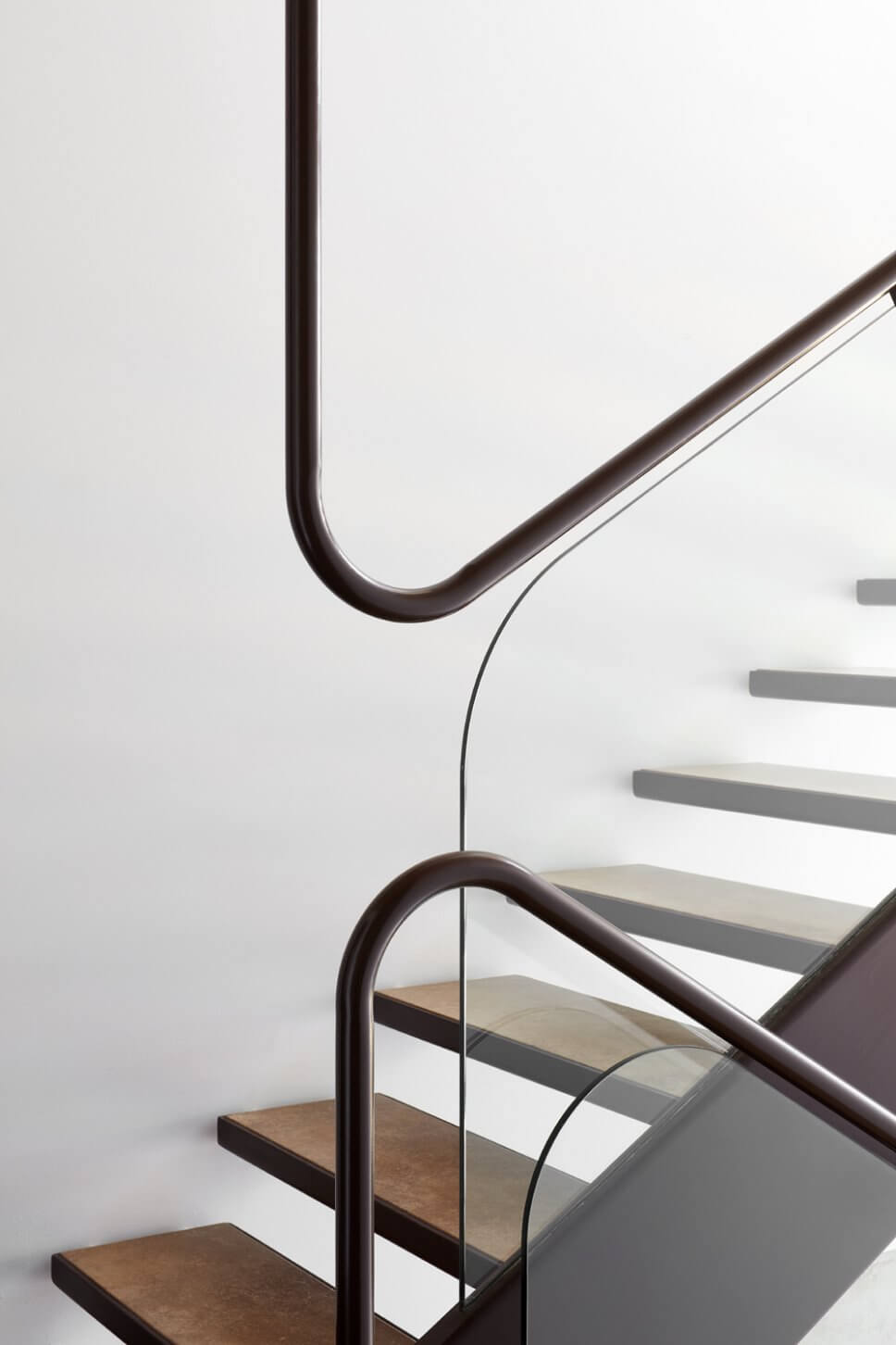 Modern eingerichtetes Treppenhaus