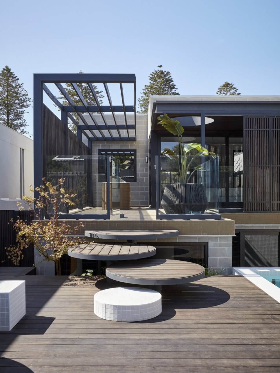 Einfamilienhaus in moderner Architektur mit Terrasse