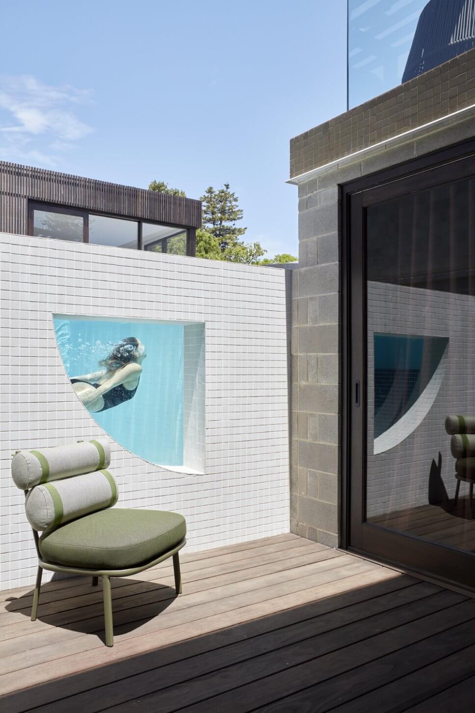 Moderne Gartenmöbel auf Terrasse