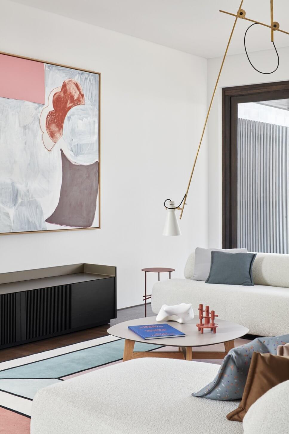 Modern eingerichtetes Wohnzimmer