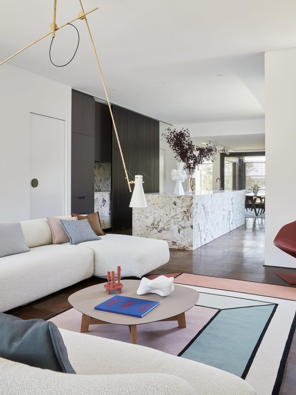 Modern eingerichtetes Wohnzimmer