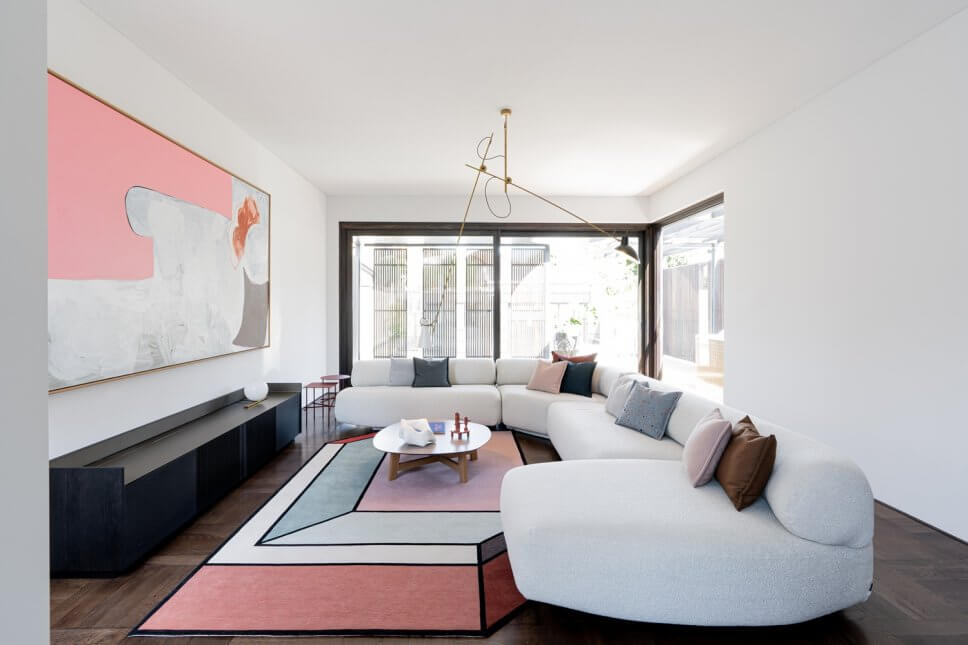 Modern eingerichtetes Wohnzimmer