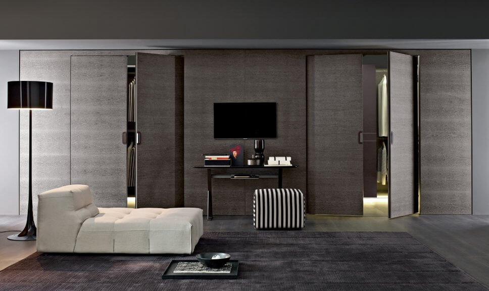 Modern eingerichteter begehbarer Kleiderschrank