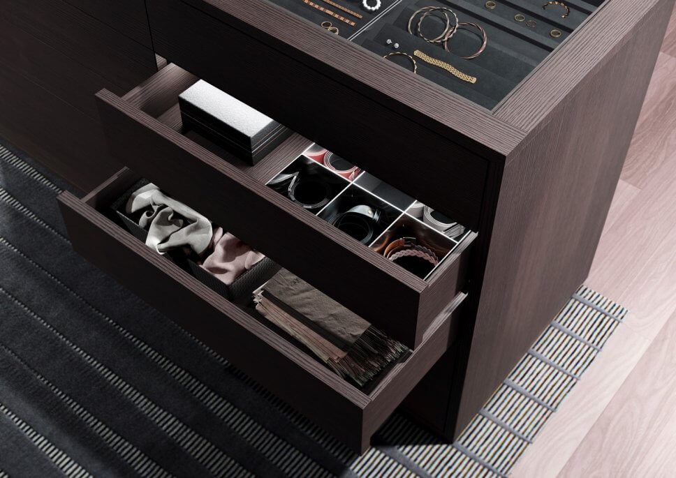 Modern eingerichteter begehbarer Kleiderschrank