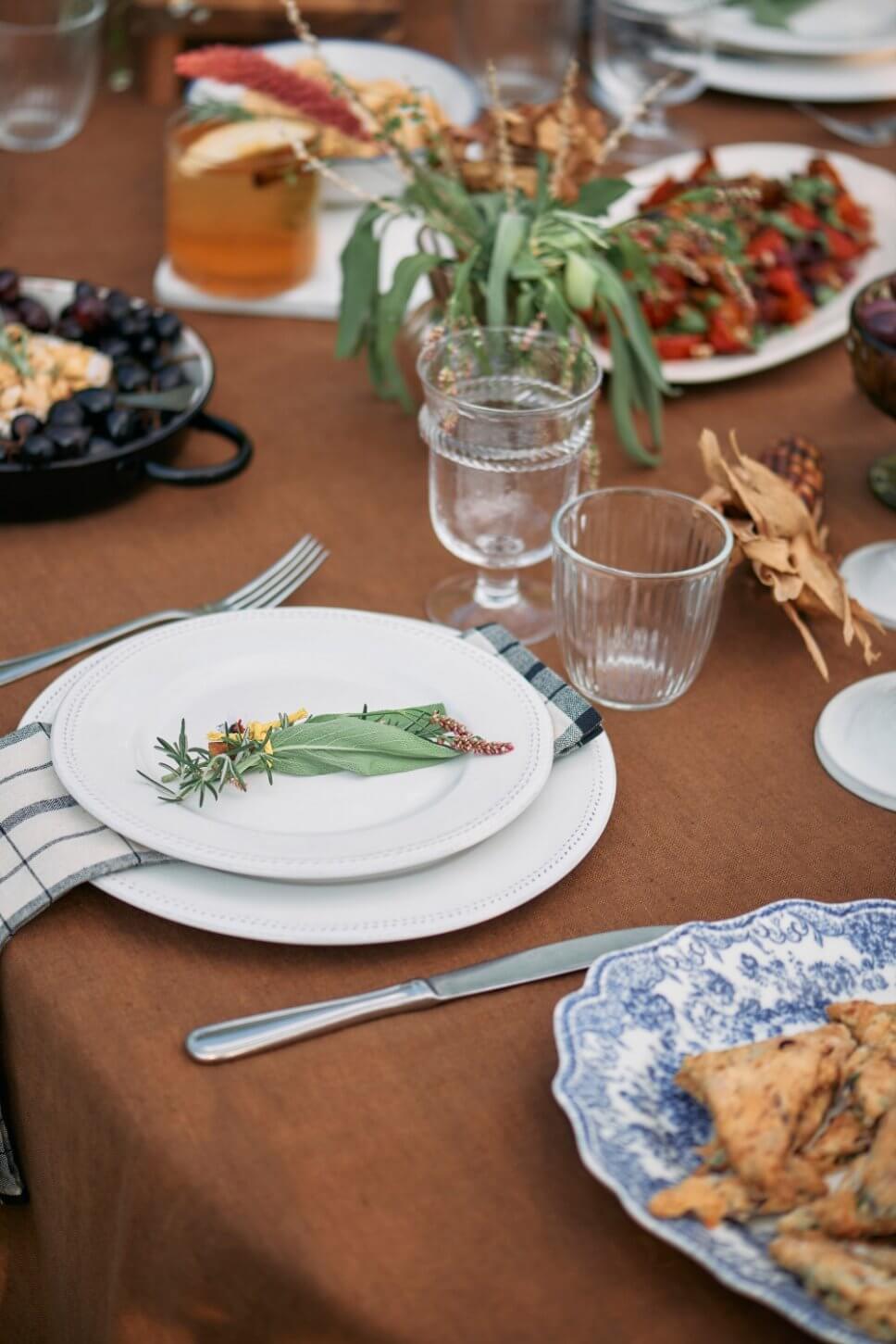 Herbstlich gedeckter Tisch