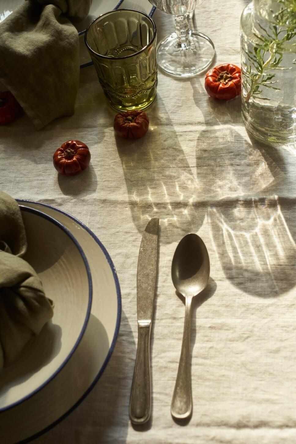 Herbstlich gedeckter Tisch