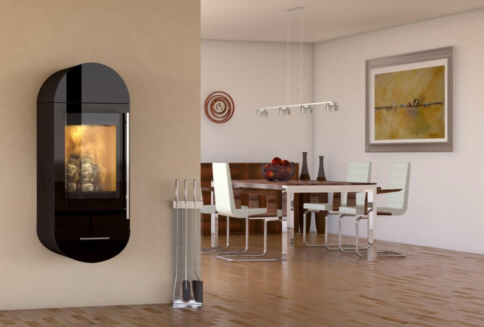 Modern eingerichtetes Esszimmer mit Kaminofen im Mittelpunkt