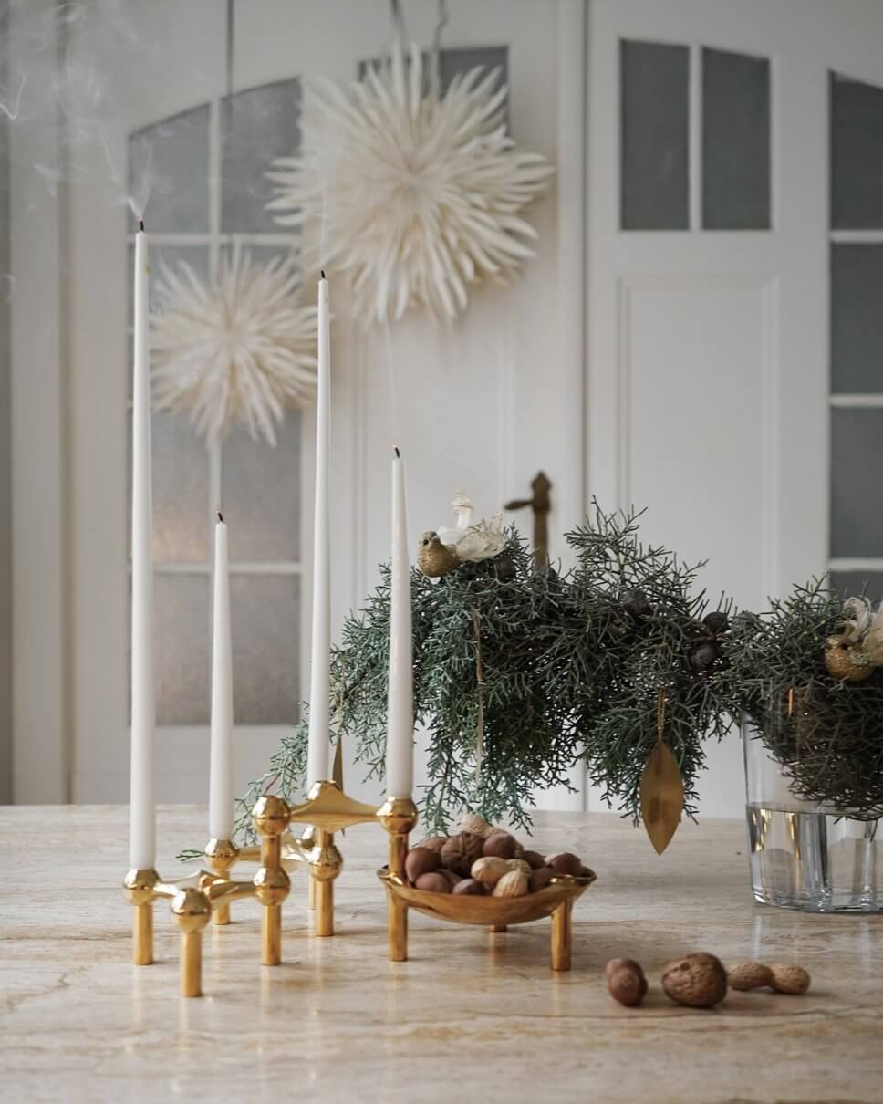 Brennende Kerzen im Adventskranz