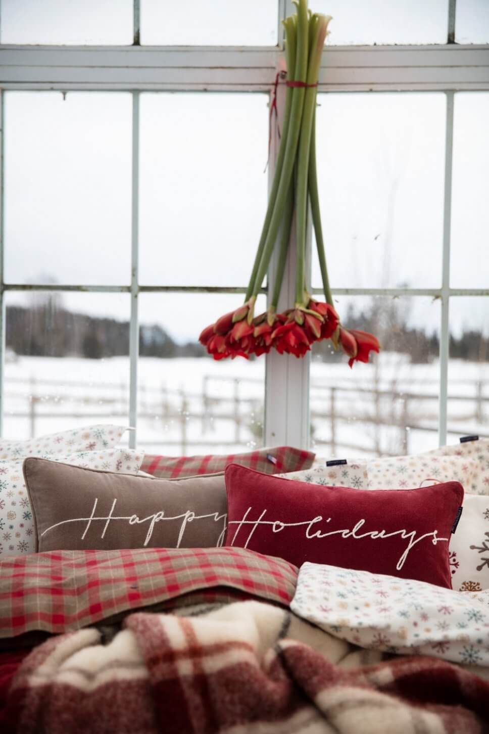 mit Weihnachtsdeko geschmücktes Schlafzimmer