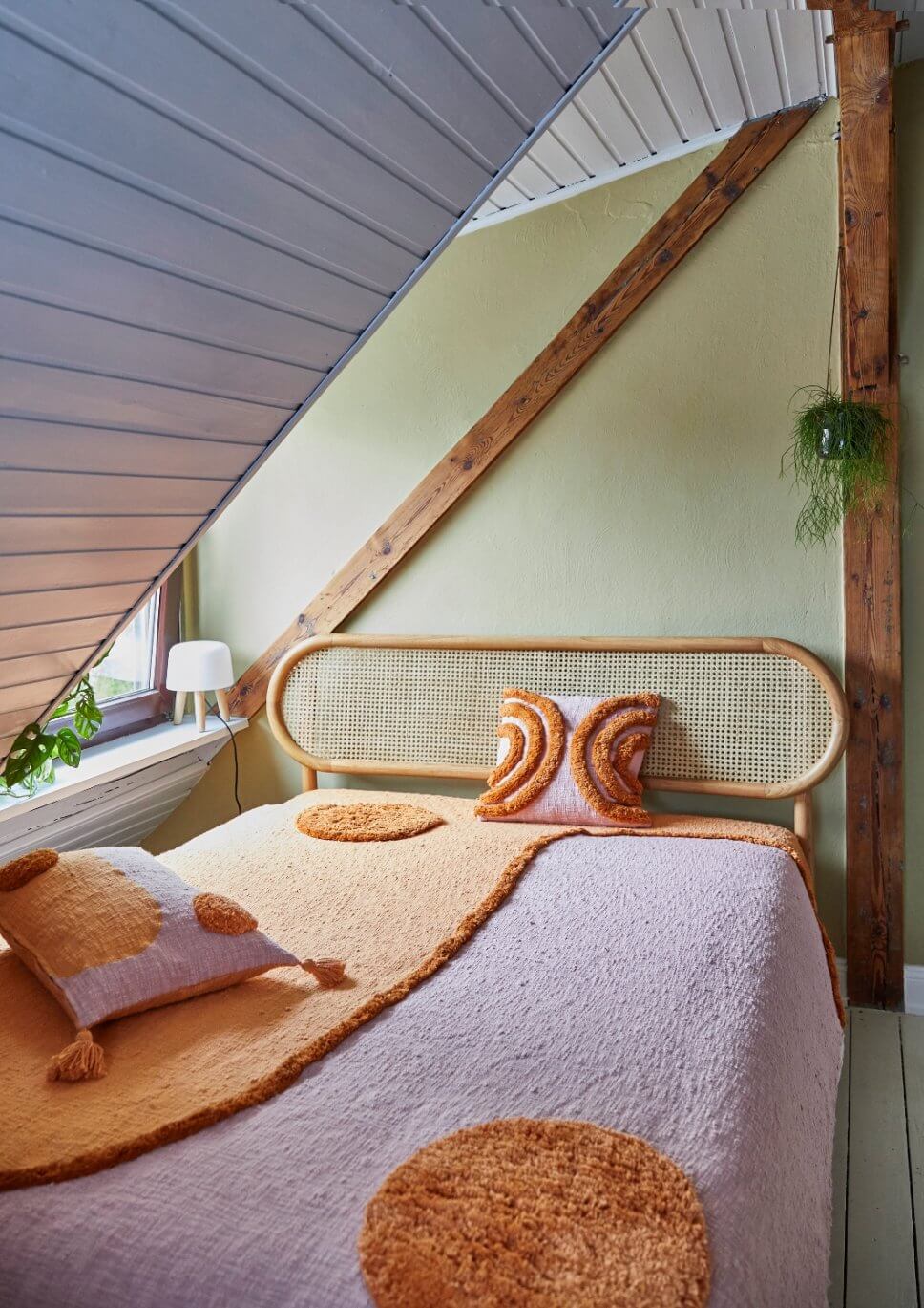 Skandinavisch gemütlich eingerichtetes Schlafzimmer