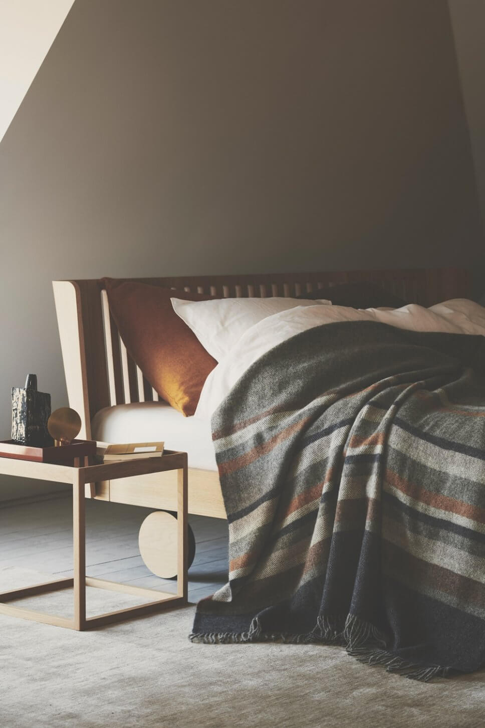 Skandinavisch gemütlich eingerichtetes Schlafzimmer