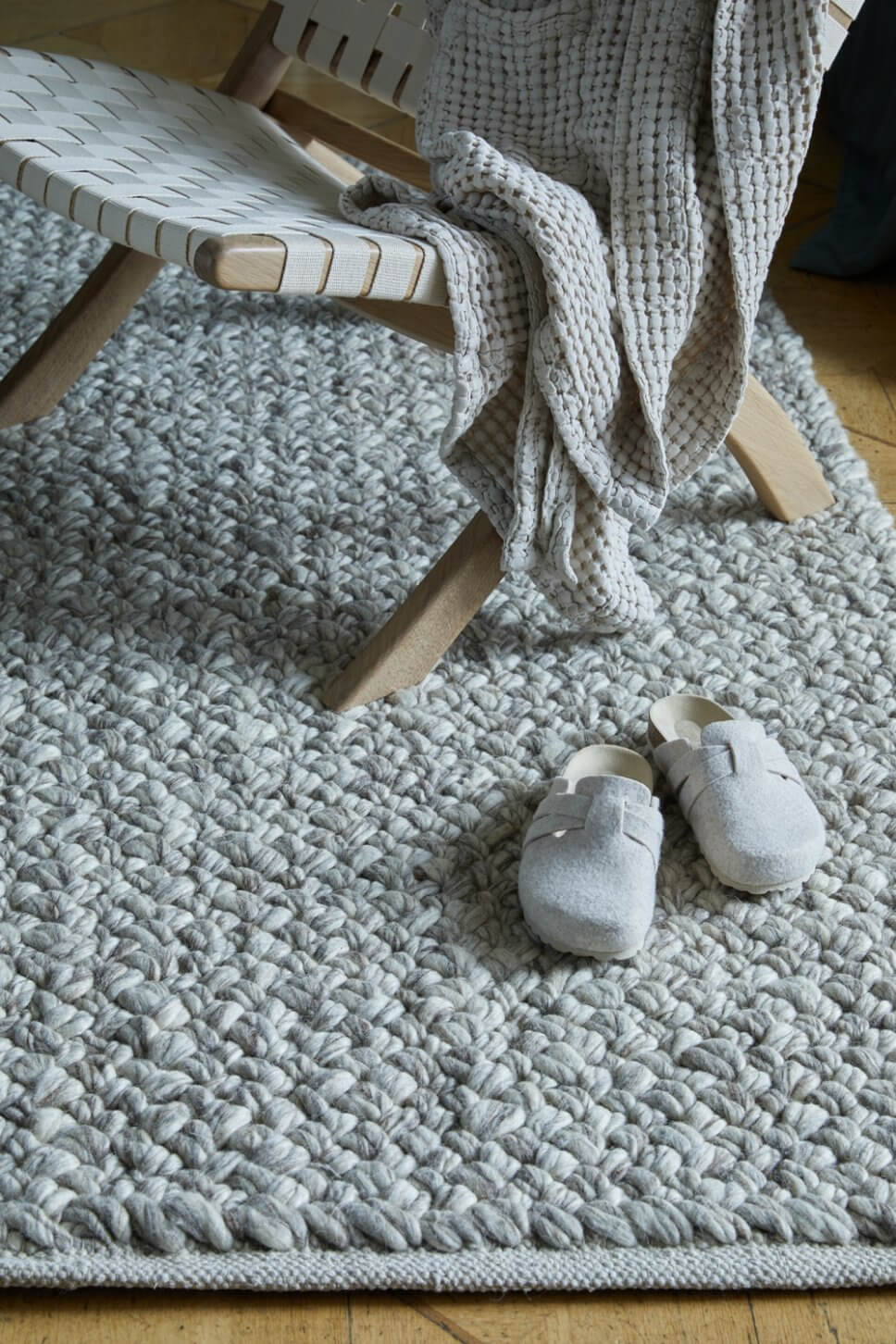 Skandinavisch gemütlich eingerichtetes Schlafzimmer