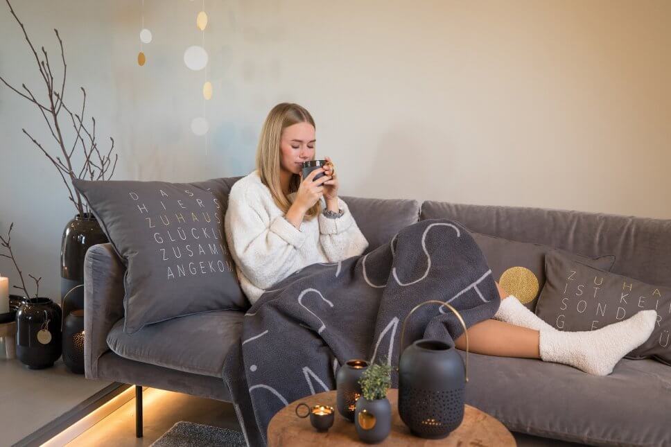 Skandinavisch gemütlich eingerichtetes Wohnzimmer