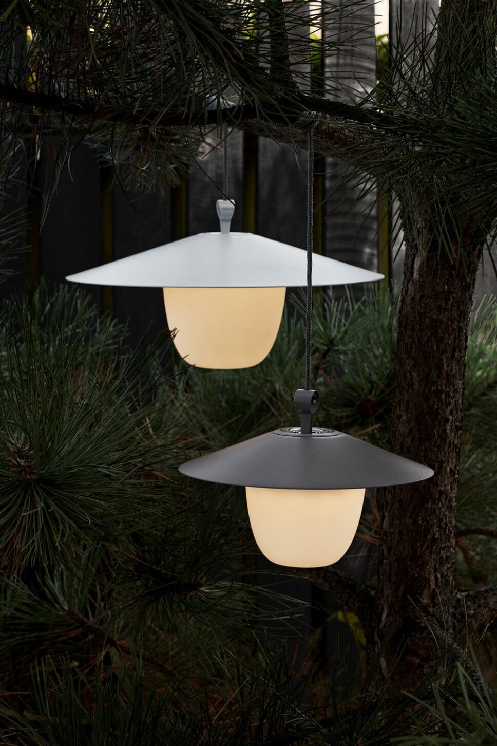 Garten mit Außenleuchten stimmungsvoll beleuchtet