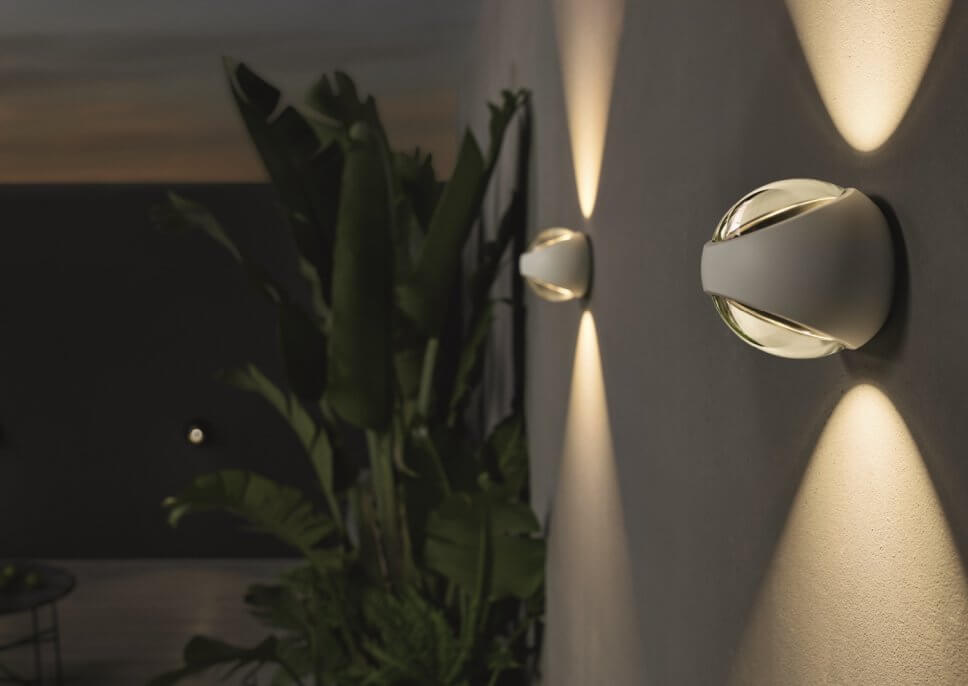 Garten mit Außenleuchten stimmungsvoll beleuchtet