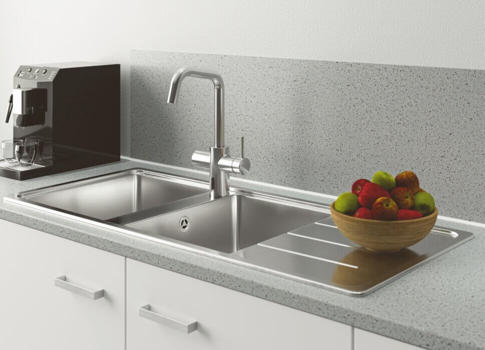 Spülbecken in modern eingerichteter Küche