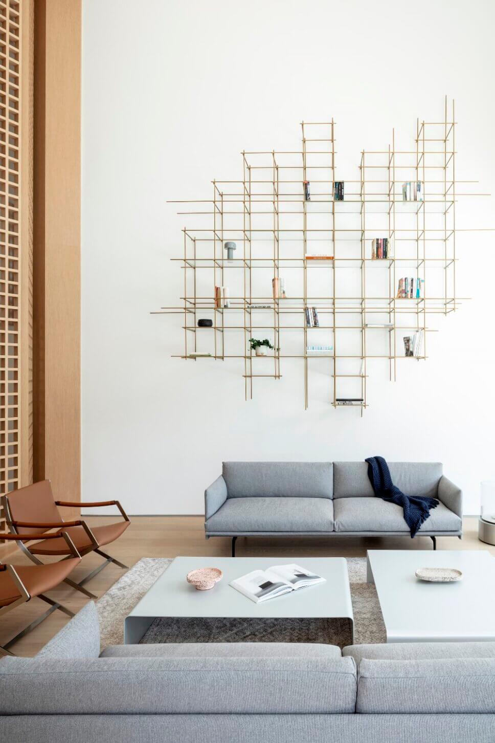 Minimalistisch eingerichteter offener Wohnraum