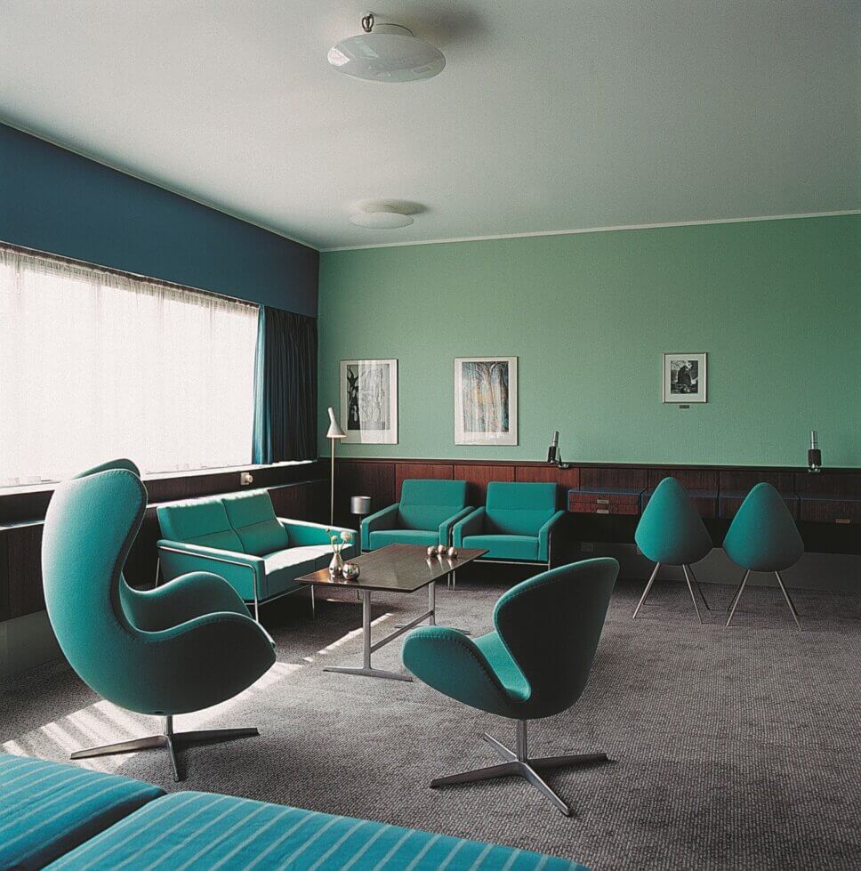 Hotelzimmer in den 60er Jahren mit skandinavischen Designklassikern eingerichtet