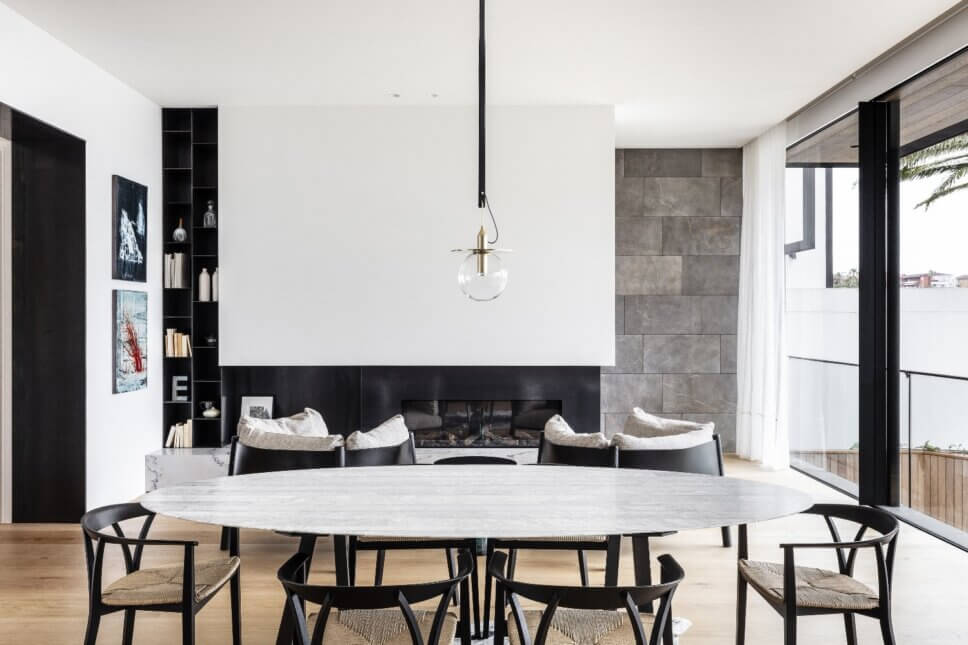 Mit modernem Designermöbel eingerichtetes Wohnzimmer