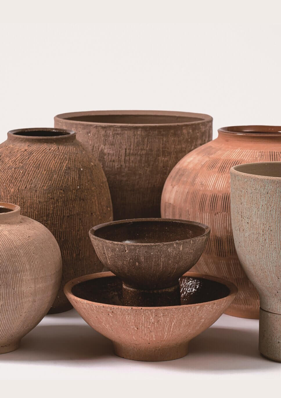 Blumentöpfe verschiedener Größen und Formen