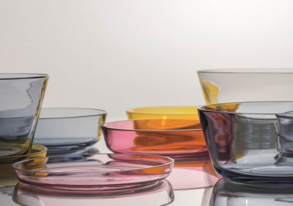 Glasschalen verschiedener Größen und Formen