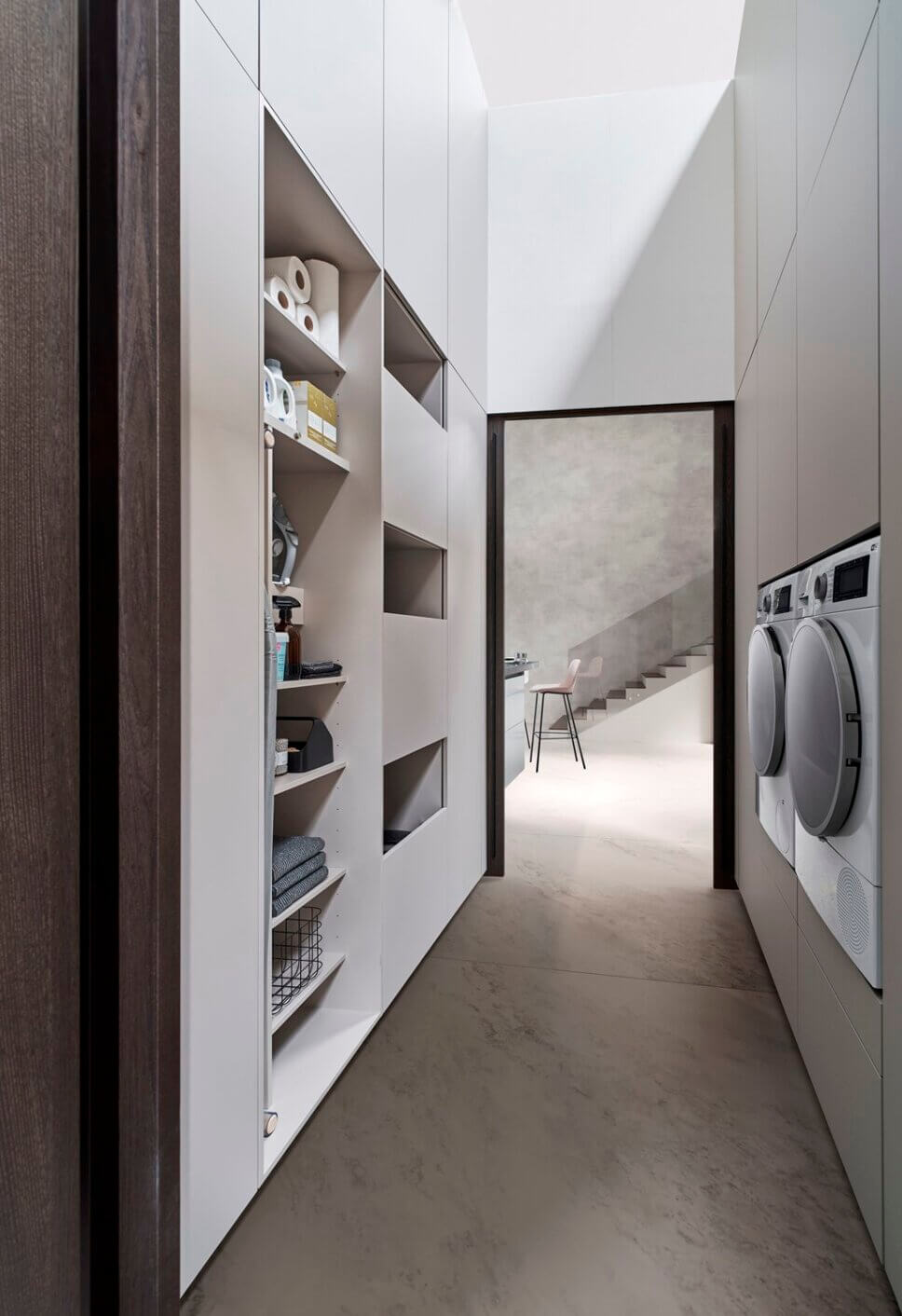 Offene modern eingerichtete Küche