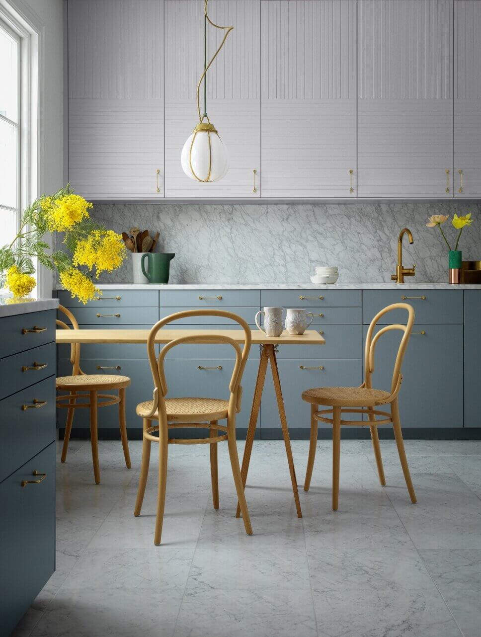 Offene modern eingerichtete Küche