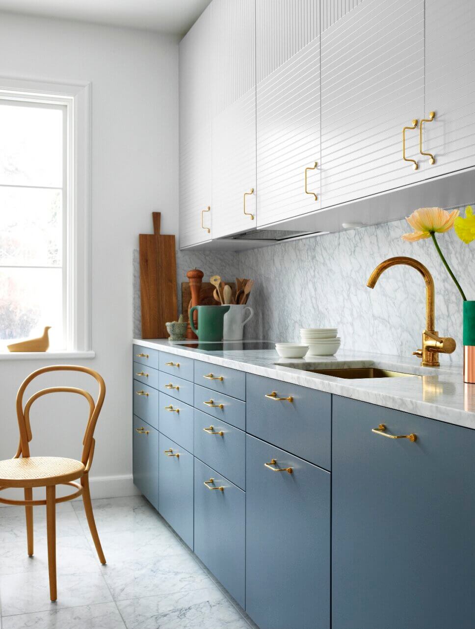 Offene modern eingerichtete Küche