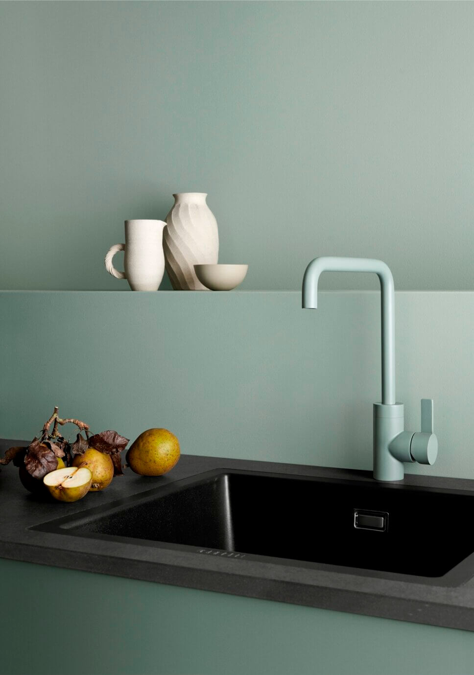 Offene modern eingerichtete Küche