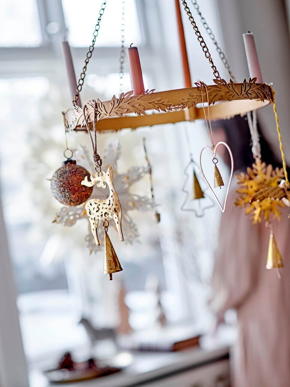 Kerzen im hängenden Adventskranz