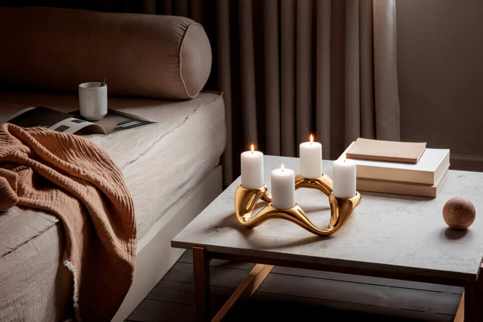 Brennende Kerzen im Adventskranz