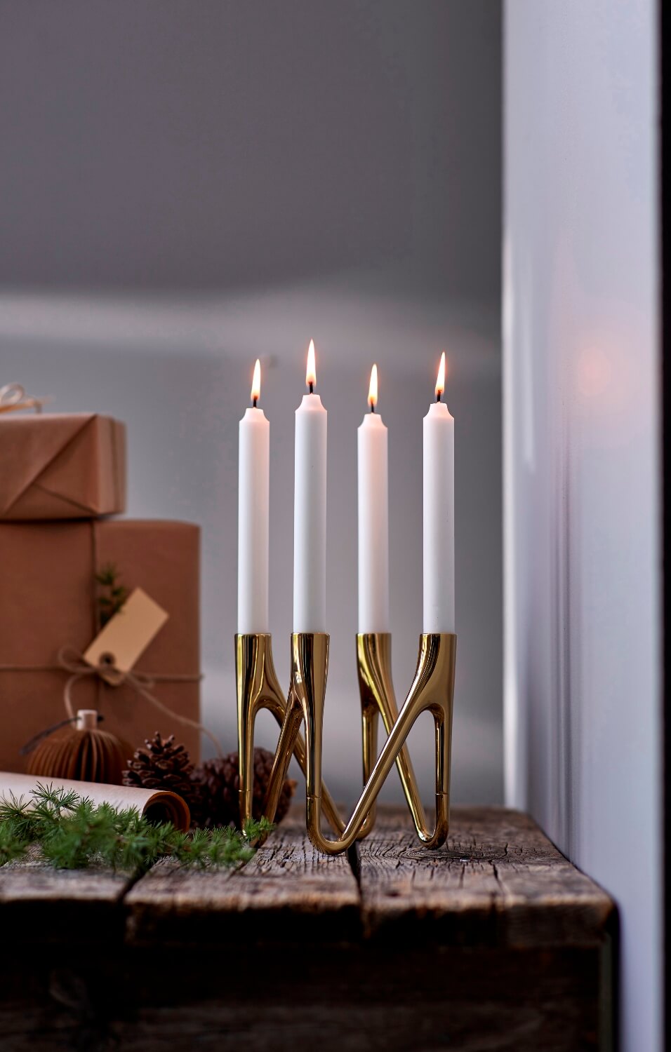 Brennende Kerzen im Adventskranz