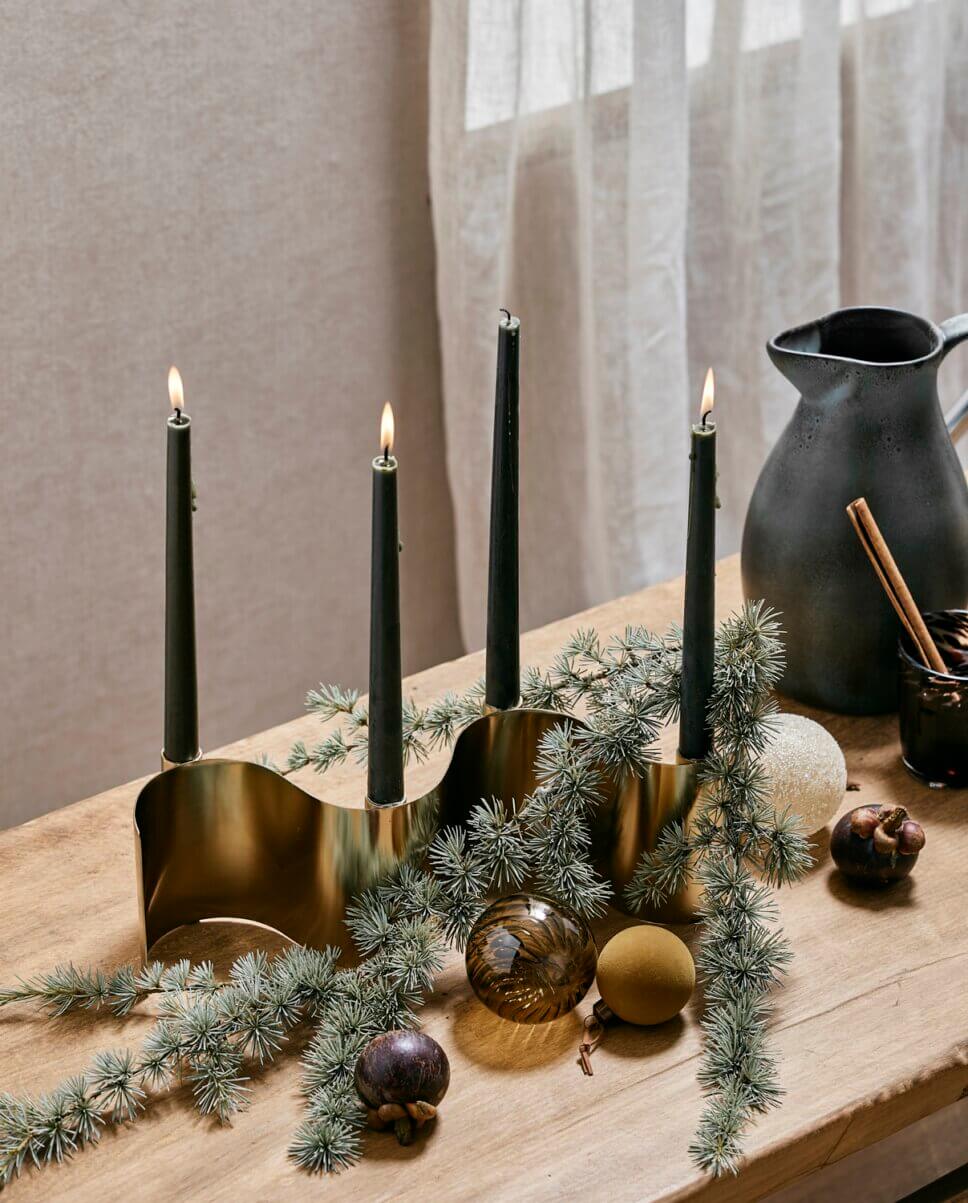 Brennende Kerzen im Adventskranz