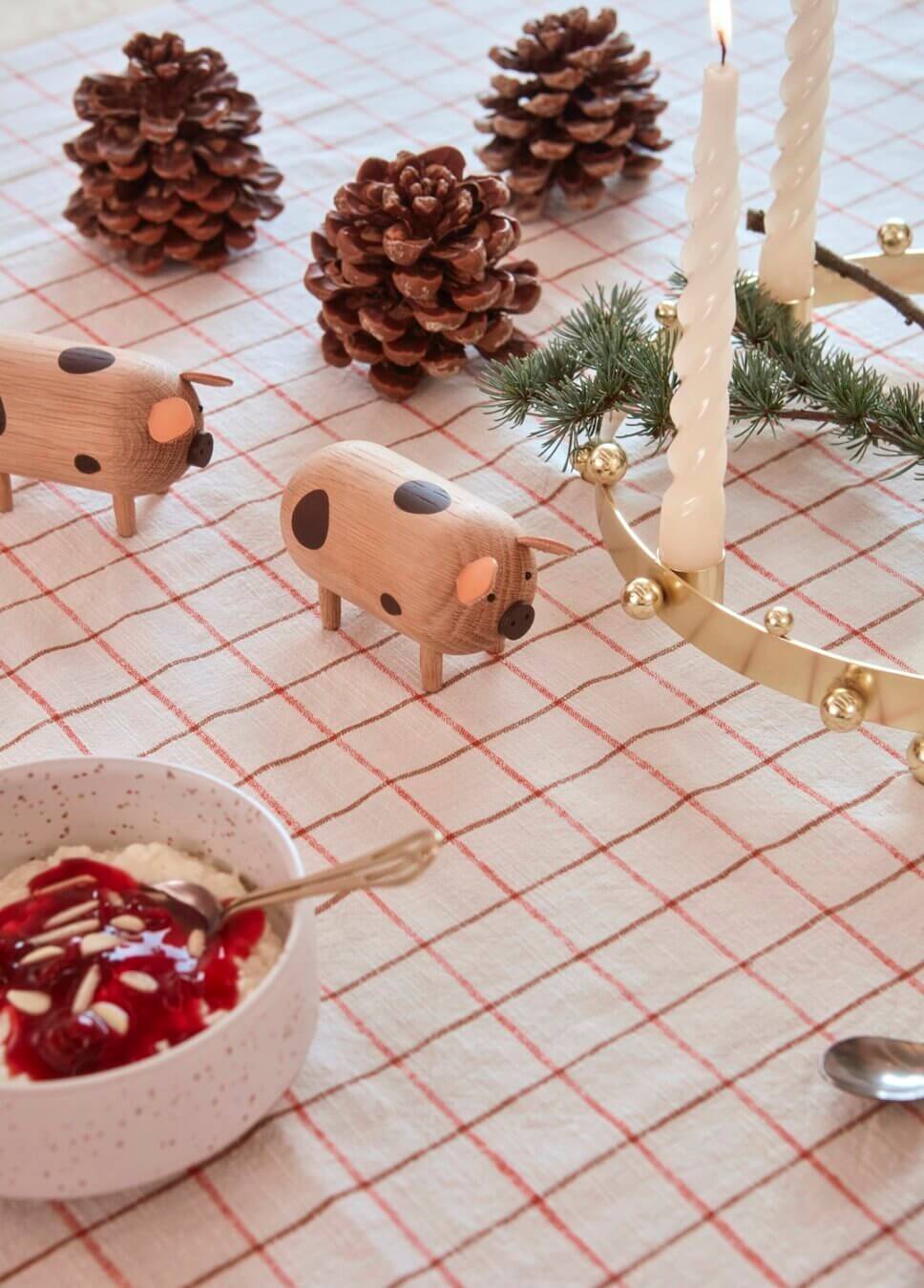 Brennende Kerzen im Adventskranz