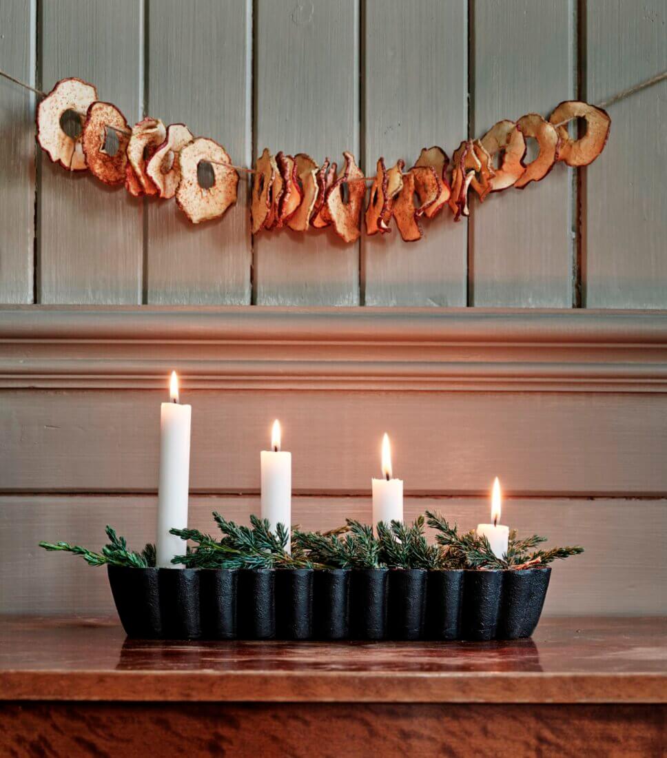 Brennende Kerzen im Adventskranz